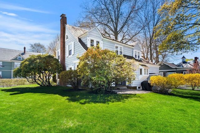 168 Hovey St, Lowell, MA 01852