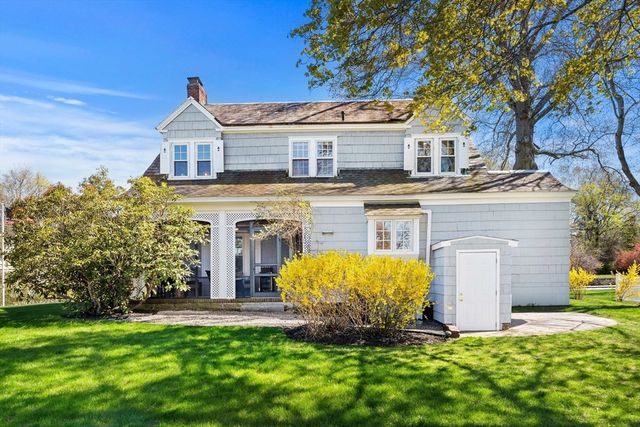 168 Hovey St, Lowell, MA 01852