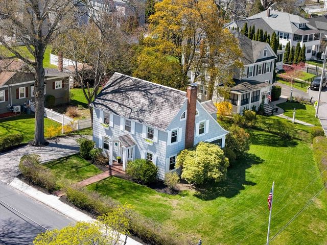 168 Hovey St, Lowell, MA 01852