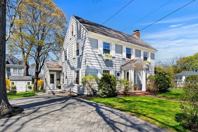 168 Hovey St, Lowell, MA 01852