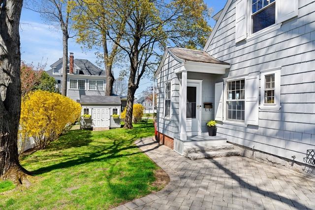 168 Hovey St, Lowell, MA 01852