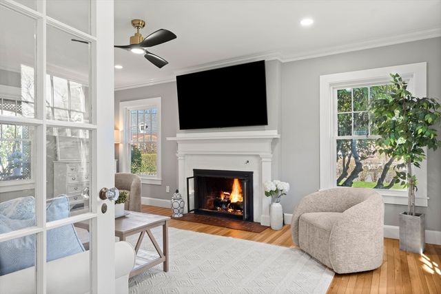 168 Hovey St, Lowell, MA 01852