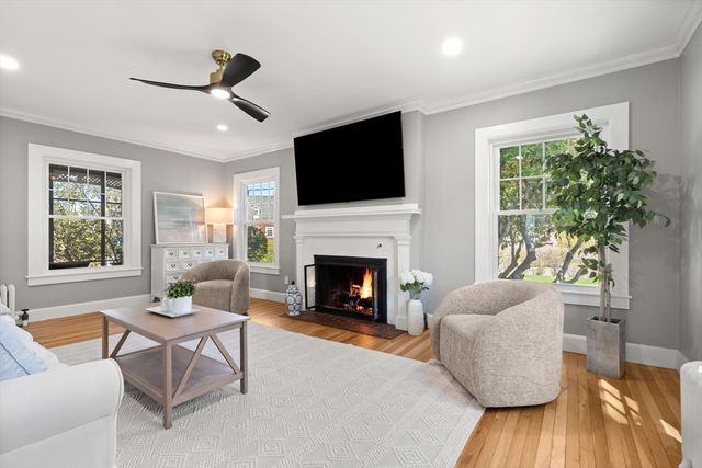 168 Hovey St, Lowell, MA 01852