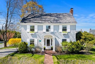 168 Hovey St, Lowell, MA 01852