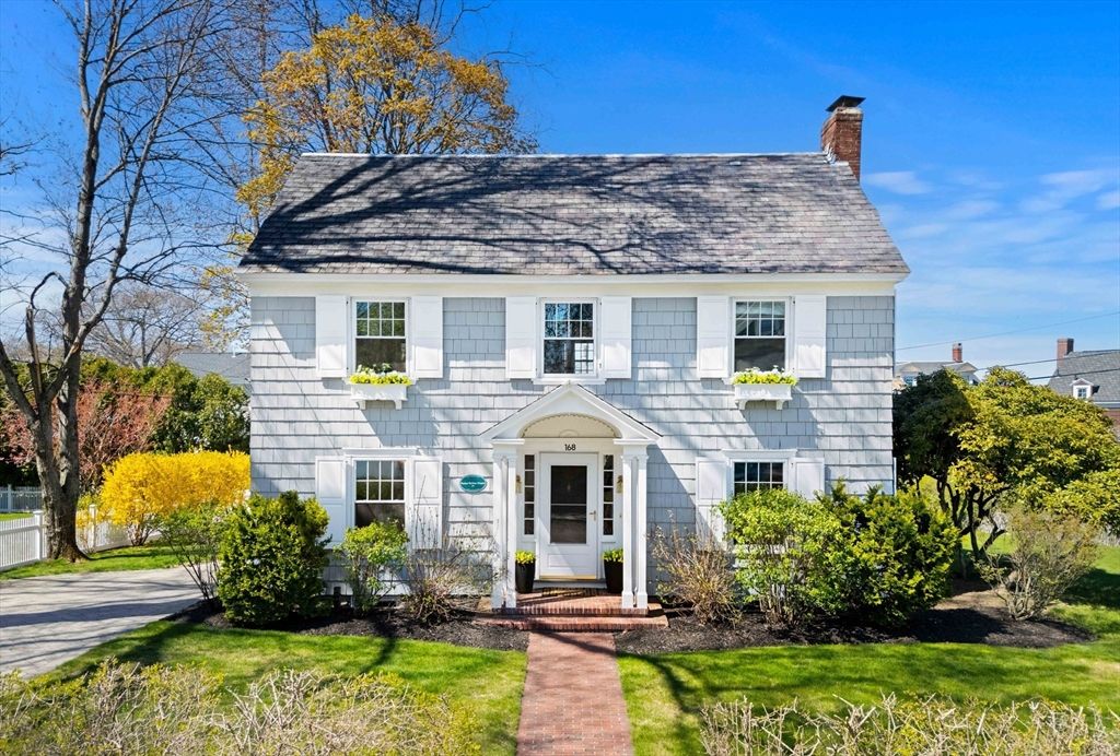 168 Hovey St, Lowell, MA 01852