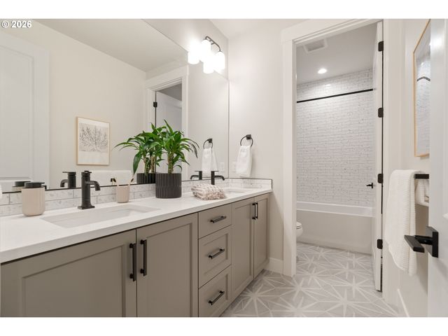 3784 Ridgewood Way, West Linn, OR 97068