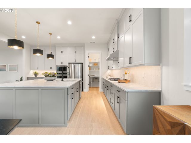3784 Ridgewood Way, West Linn, OR 97068