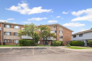 2000 Bayside Drive 204, Palatine, IL 60074
