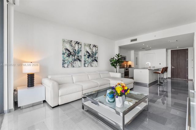 68 SE 6th St 2306, Miami, FL 33131