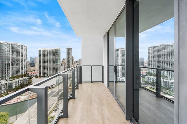 68 SE 6th St 2306, Miami, FL 33131