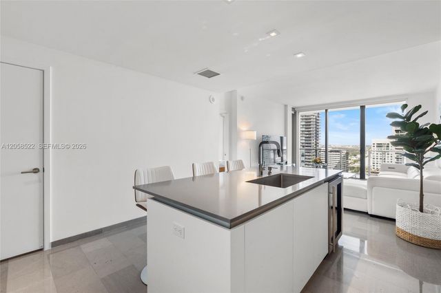 68 SE 6th St 2306, Miami, FL 33131