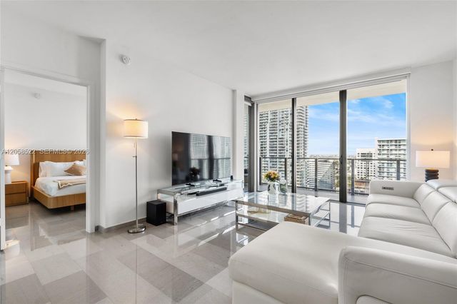68 SE 6th St 2306, Miami, FL 33131