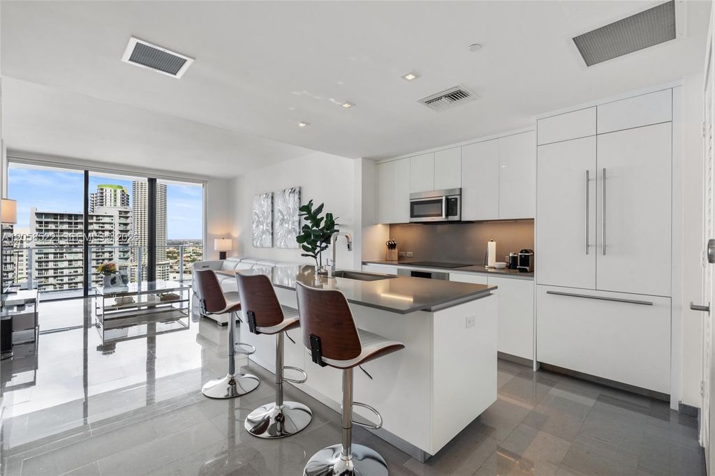 68 SE 6th St 2306, Miami, FL 33131