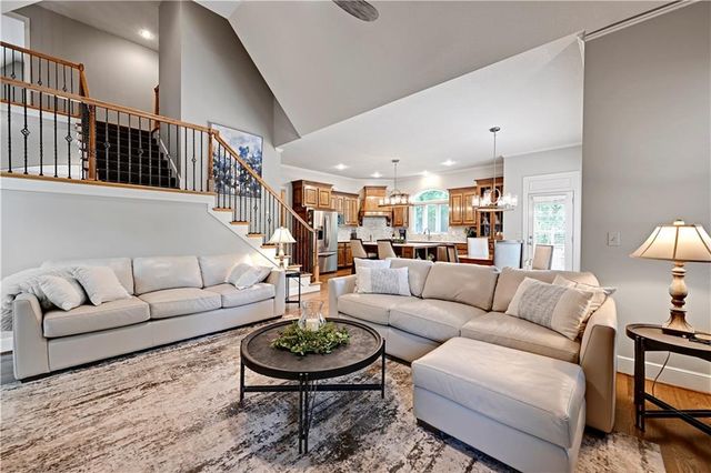 5609 Roundtree Street, Shawnee, KS 66226