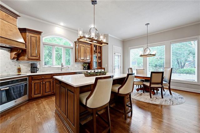 5609 Roundtree Street, Shawnee, KS 66226
