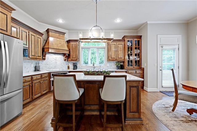 5609 Roundtree Street, Shawnee, KS 66226