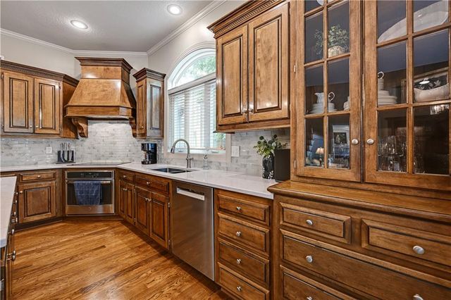 5609 Roundtree Street, Shawnee, KS 66226