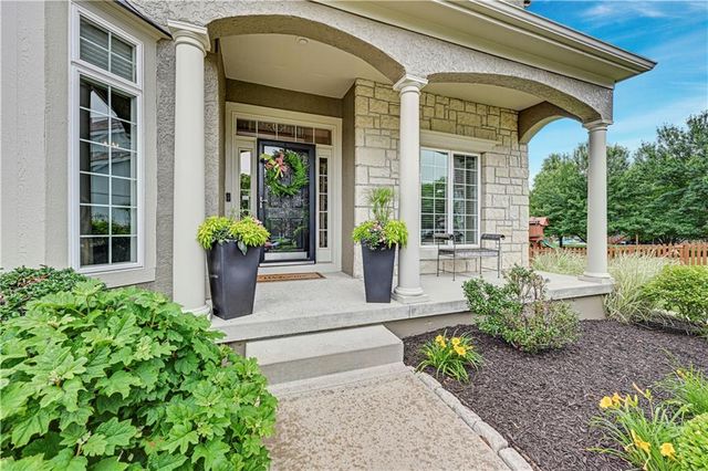 5609 Roundtree Street, Shawnee, KS 66226