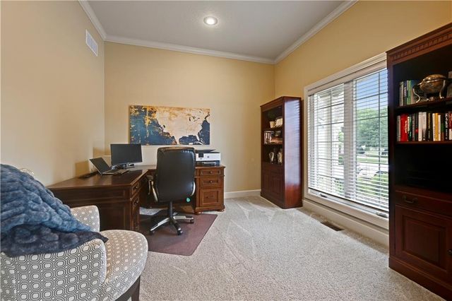 5609 Roundtree Street, Shawnee, KS 66226