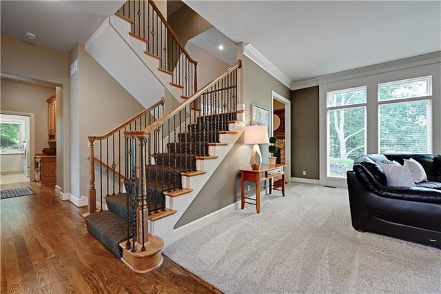 5609 Roundtree Street, Shawnee, KS 66226