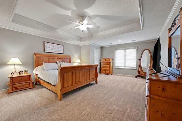 5609 Roundtree Street, Shawnee, KS 66226