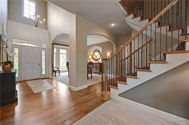 5609 Roundtree Street, Shawnee, KS 66226