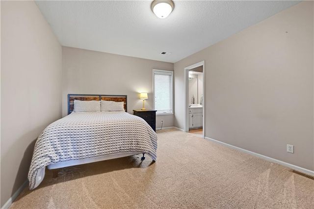 5609 Roundtree Street, Shawnee, KS 66226