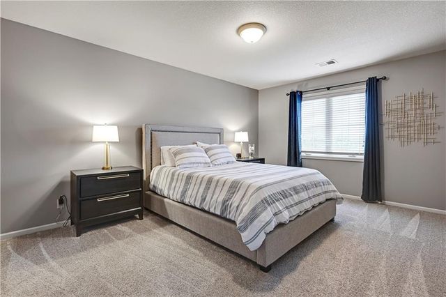 5609 Roundtree Street, Shawnee, KS 66226