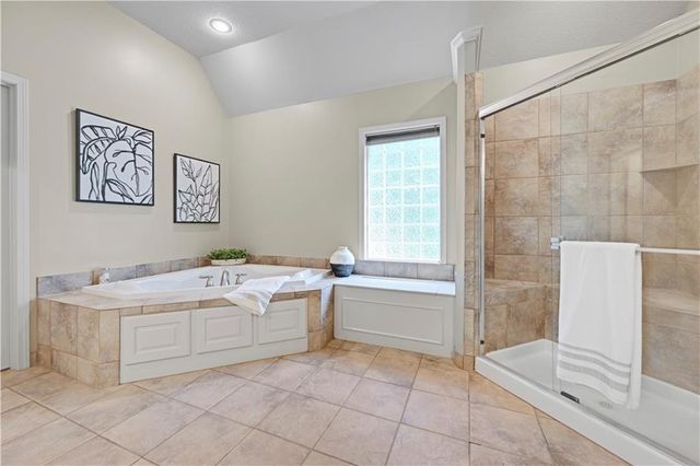 5609 Roundtree Street, Shawnee, KS 66226