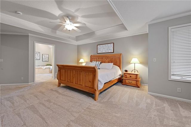 5609 Roundtree Street, Shawnee, KS 66226