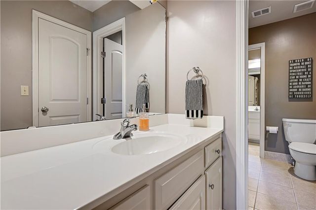 5609 Roundtree Street, Shawnee, KS 66226