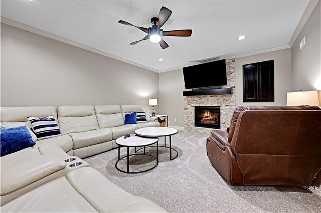 5609 Roundtree Street, Shawnee, KS 66226