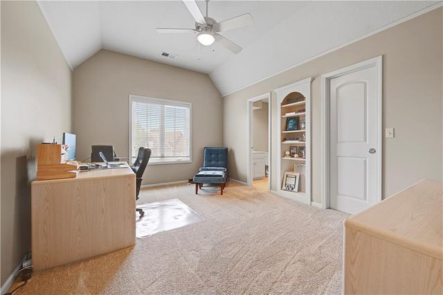 5609 Roundtree Street, Shawnee, KS 66226