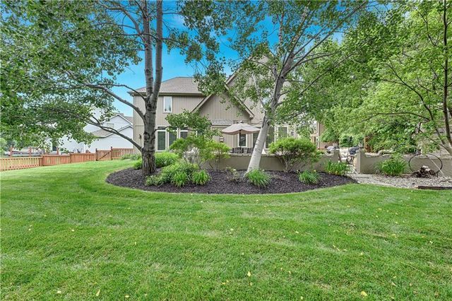 5609 Roundtree Street, Shawnee, KS 66226