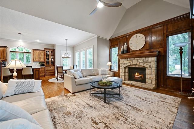 5609 Roundtree Street, Shawnee, KS 66226
