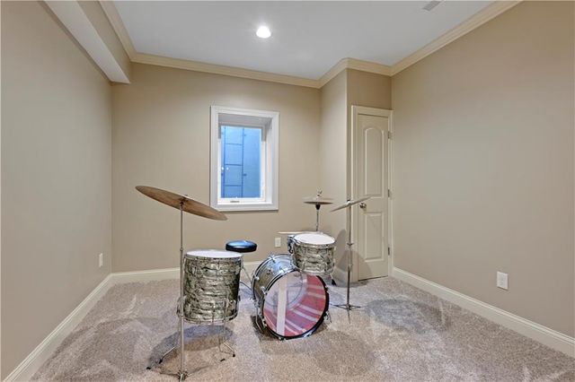5609 Roundtree Street, Shawnee, KS 66226