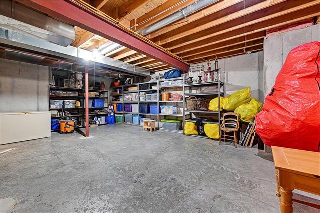 5609 Roundtree Street, Shawnee, KS 66226