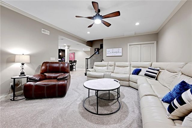 5609 Roundtree Street, Shawnee, KS 66226