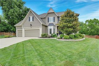 5609 Roundtree Street, Shawnee, KS 66226