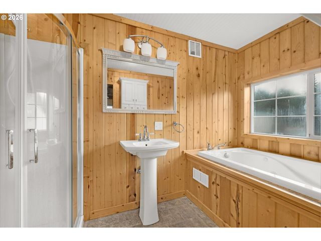 65586 NEHALEM Hwy, Vernonia, OR 97064