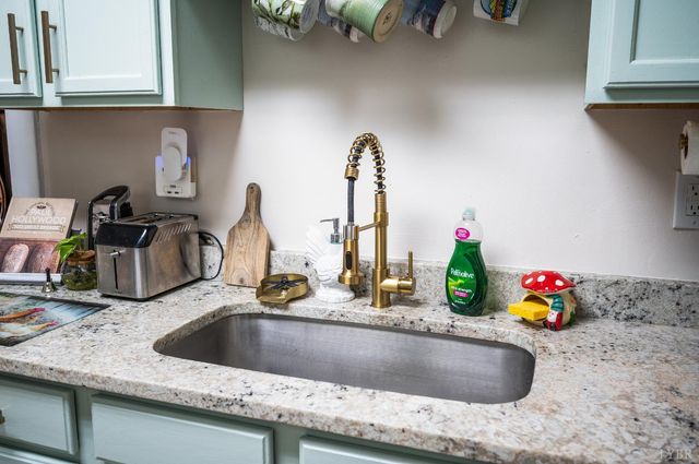 301 Oakridge Boulevard, Lynchburg, VA 24502