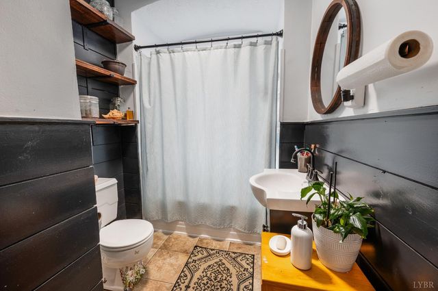 301 Oakridge Boulevard, Lynchburg, VA 24502