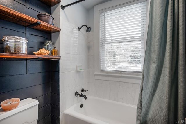 301 Oakridge Boulevard, Lynchburg, VA 24502