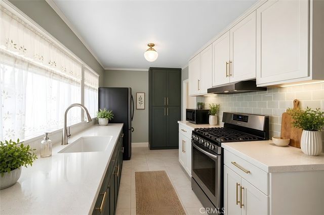 6306 Denny Avenue, North Hollywood, CA 91606