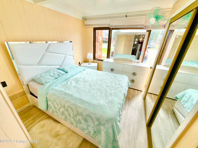 2303 Ecton Ln, Louisville, KY 40216