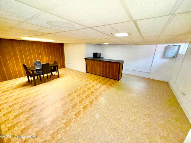 2303 Ecton Ln, Louisville, KY 40216