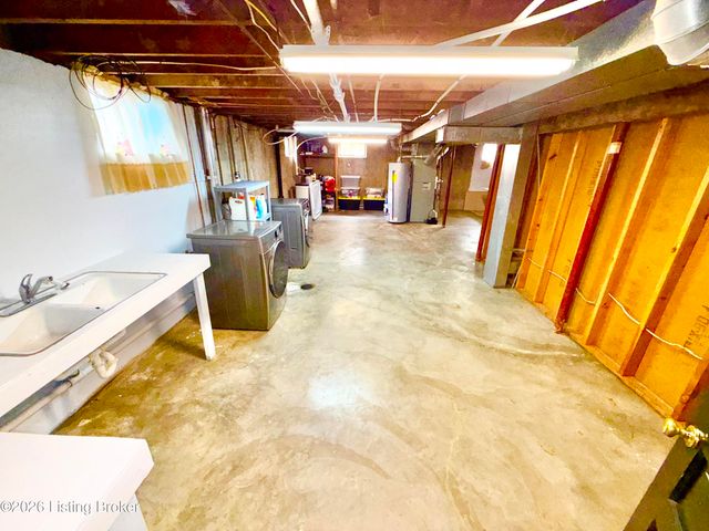 2303 Ecton Ln, Louisville, KY 40216