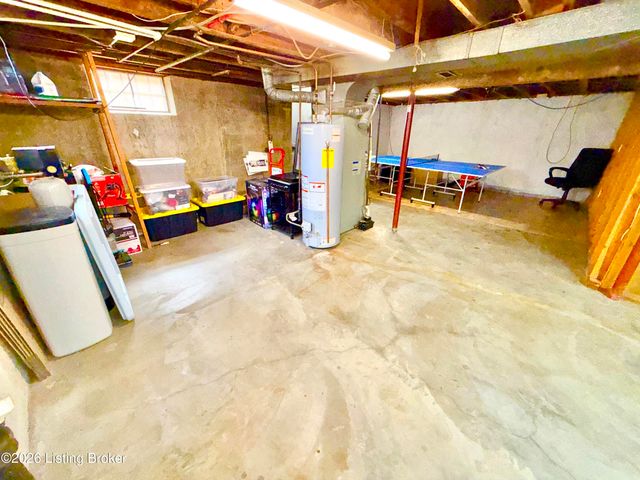 2303 Ecton Ln, Louisville, KY 40216