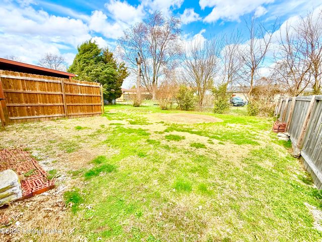 2303 Ecton Ln, Louisville, KY 40216