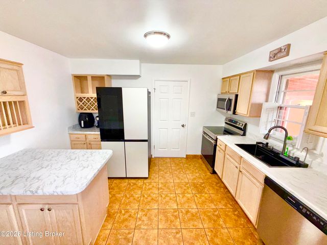 2303 Ecton Ln, Louisville, KY 40216